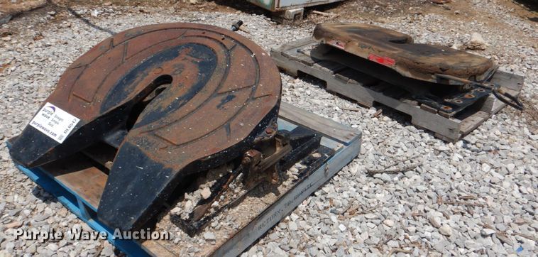 image for item DL0512 (2) fifth wheel plates