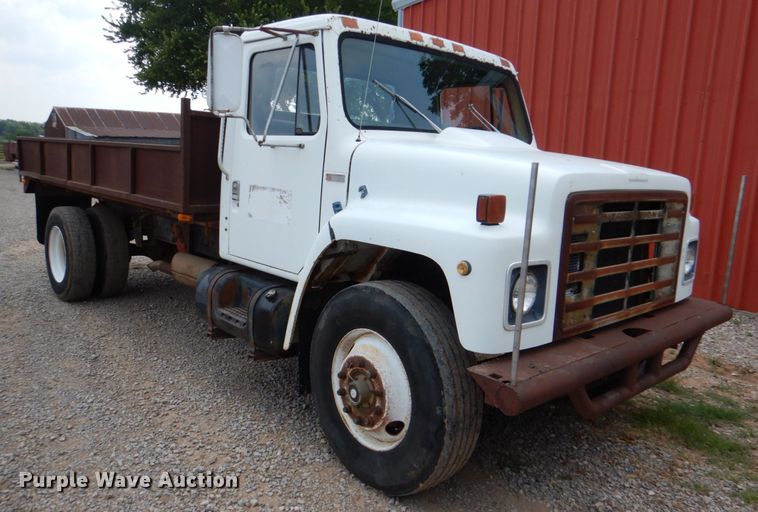 image for item DL0519 1981 International 1754  dump flatbed truck