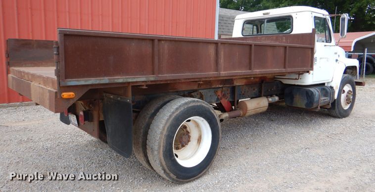 image for item DL0519 1981 International 1754  dump flatbed truck