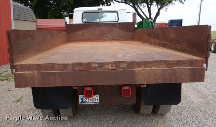 image for item DL0519 1981 International 1754  dump flatbed truck