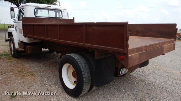 image for item DL0519 1981 International 1754  dump flatbed truck