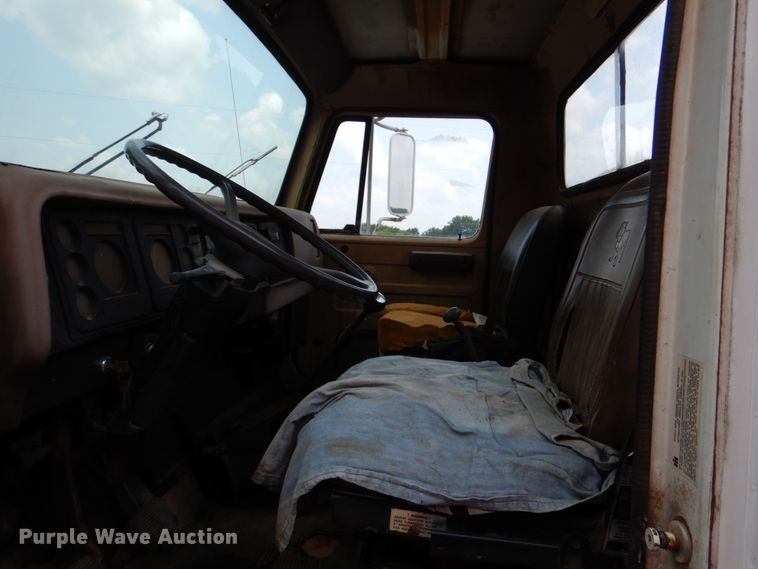 image for item DL0519 1981 International 1754  dump flatbed truck