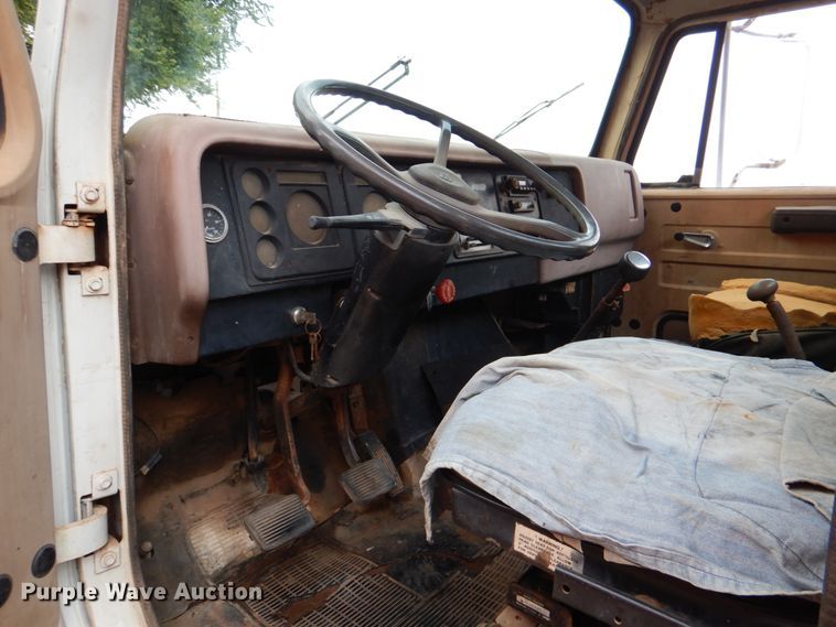 image for item DL0519 1981 International 1754  dump flatbed truck