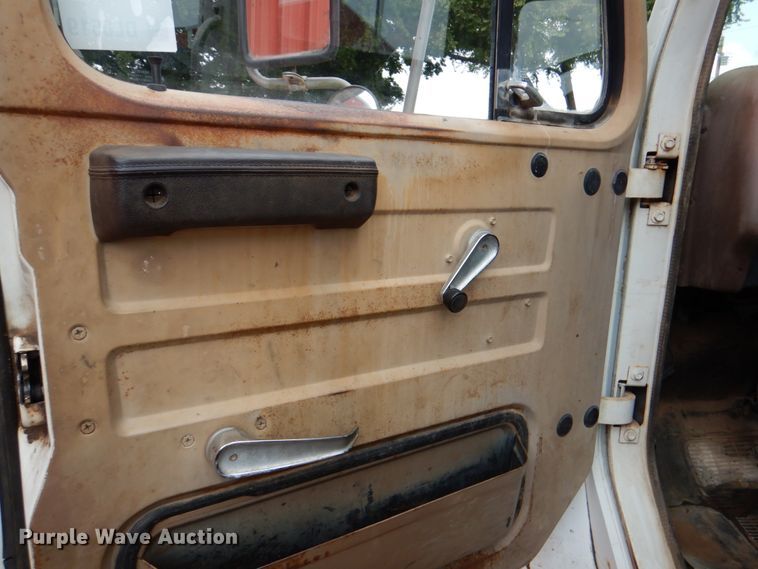 image for item DL0519 1981 International 1754  dump flatbed truck