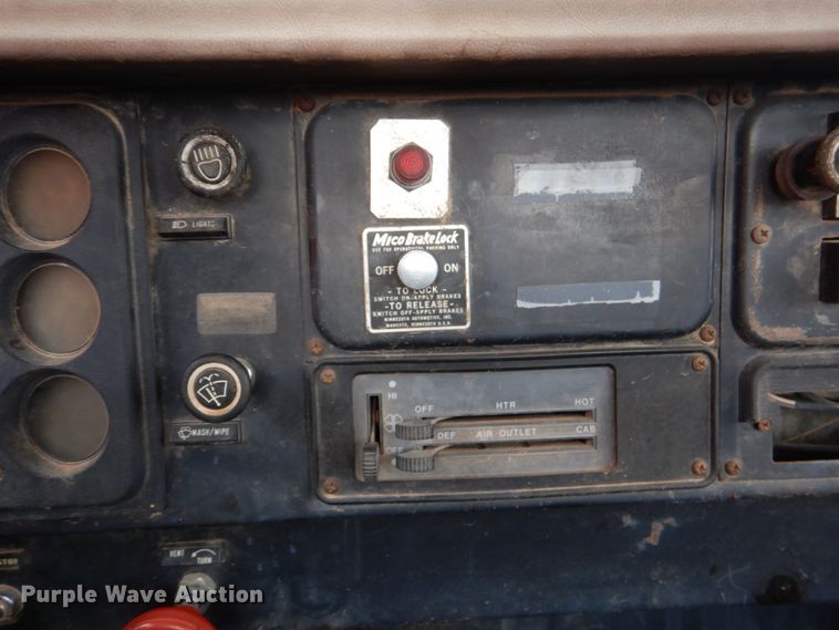 image for item DL0519 1981 International 1754  dump flatbed truck