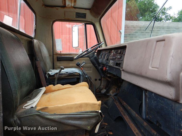 image for item DL0519 1981 International 1754  dump flatbed truck