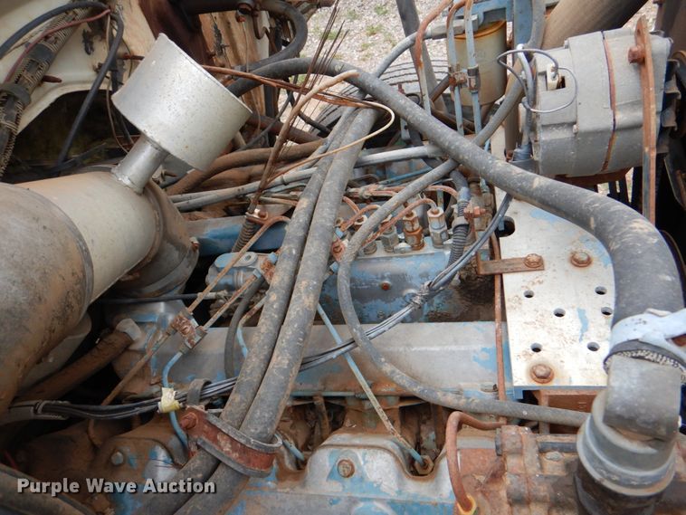 image for item DL0519 1981 International 1754  dump flatbed truck