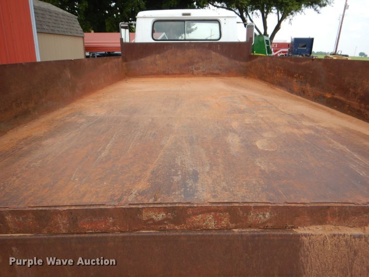 image for item DL0519 1981 International 1754  dump flatbed truck