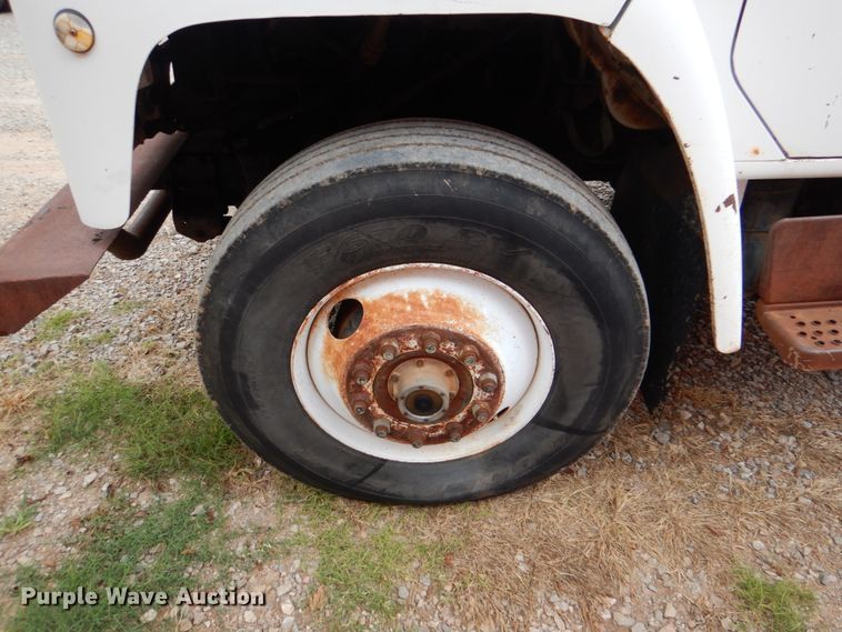 image for item DL0519 1981 International 1754  dump flatbed truck