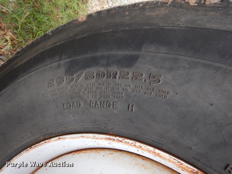 image for item DL0519 1981 International 1754  dump flatbed truck