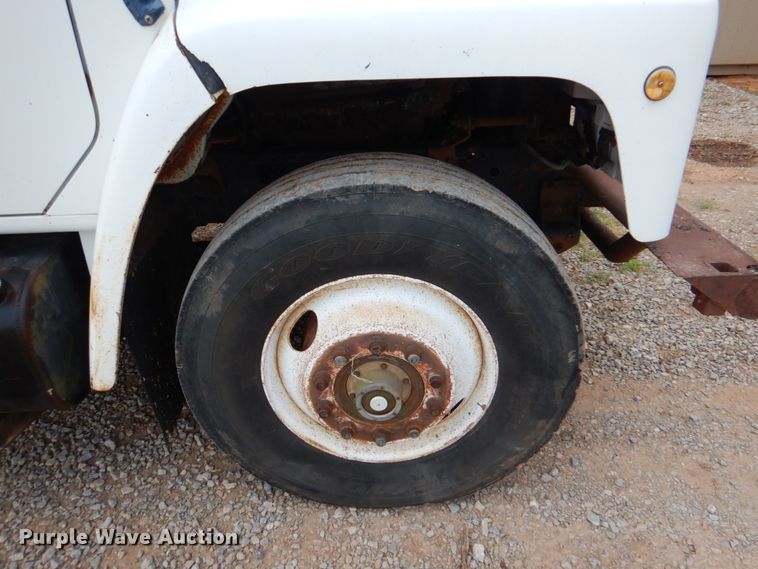 image for item DL0519 1981 International 1754  dump flatbed truck