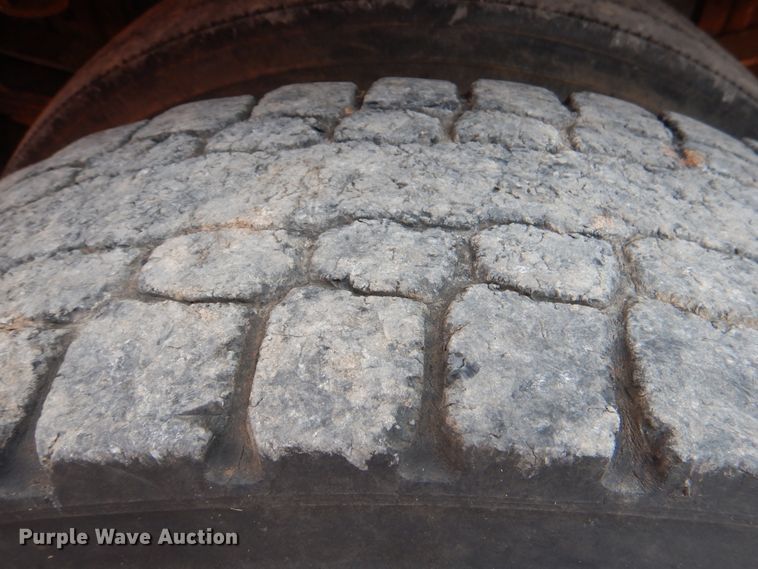 image for item DL0519 1981 International 1754  dump flatbed truck