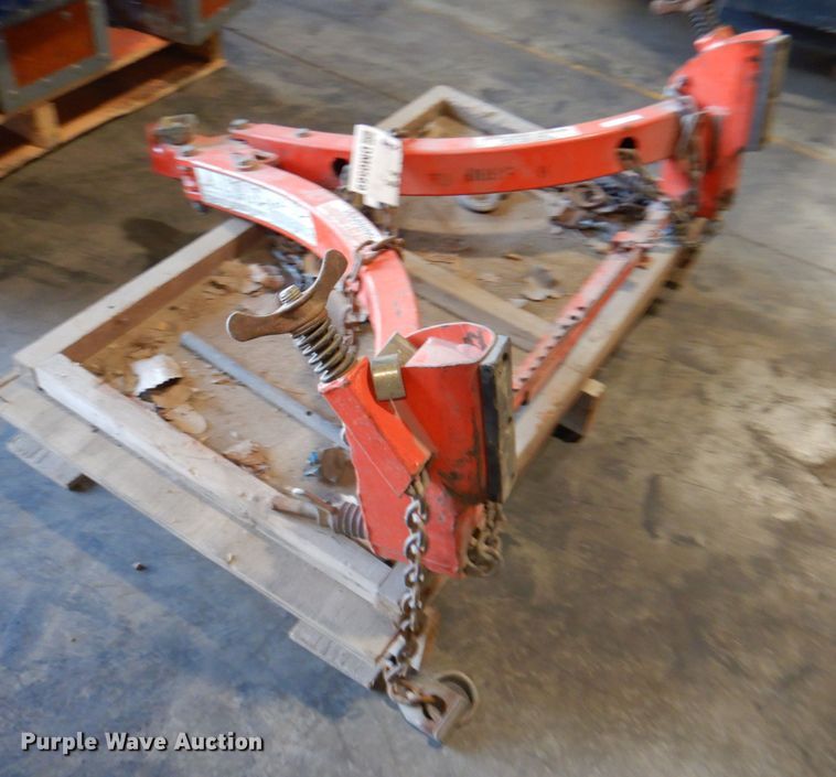 UHaul tow bar in Kansas City, MO Item DM0569 sold Purple Wave