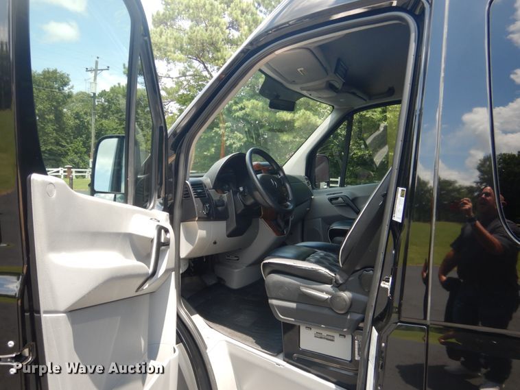 image for item DM3907 2015 Mercedes Benz Sprinter 3500  party bus