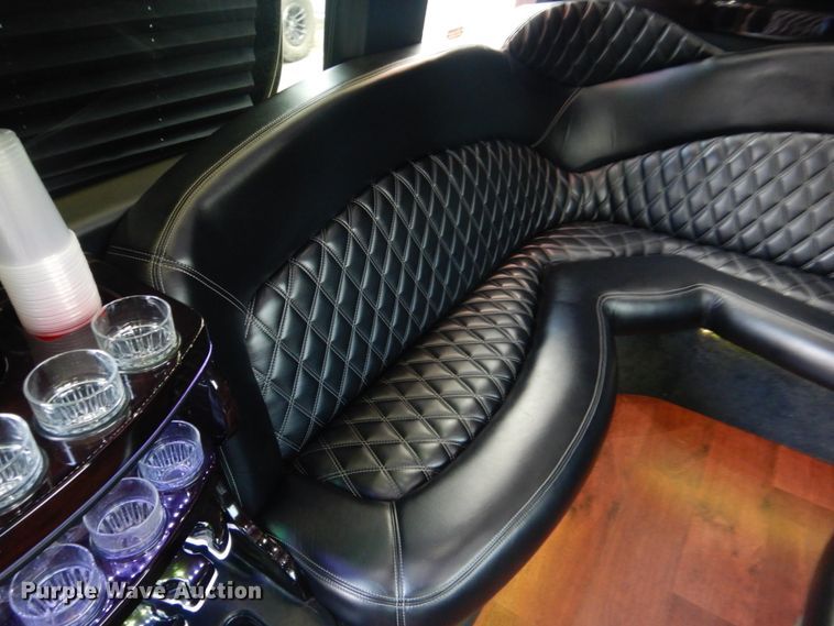 image for item DM3907 2015 Mercedes Benz Sprinter 3500  party bus