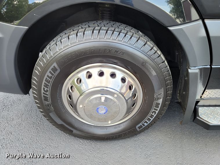 image for item DM3907 2015 Mercedes Benz Sprinter 3500  party bus