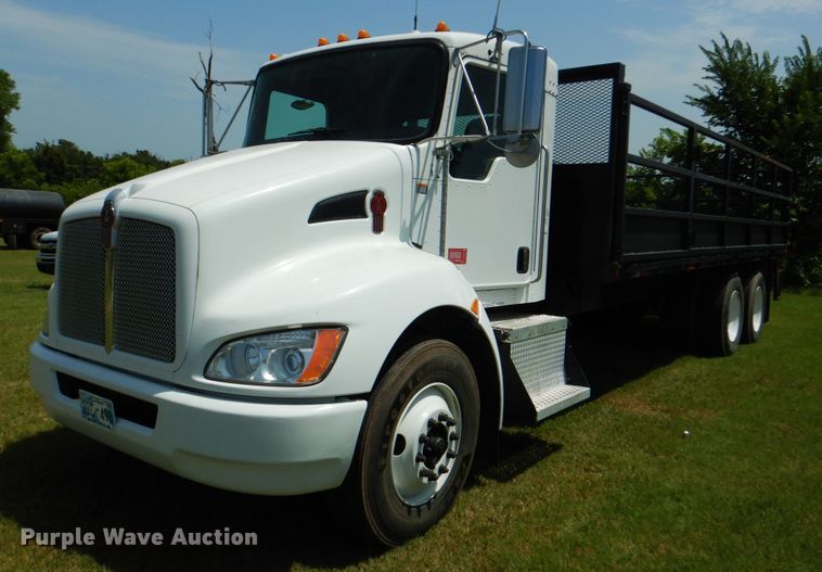 image for item DM3926 2010 Kenworth T300  flatbed truck