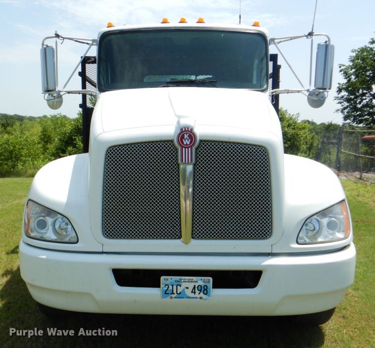 image for item DM3926 2010 Kenworth T300  flatbed truck