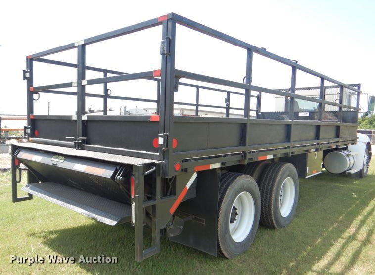 image for item DM3926 2010 Kenworth T300  flatbed truck