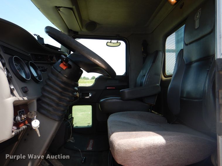 image for item DM3926 2010 Kenworth T300  flatbed truck