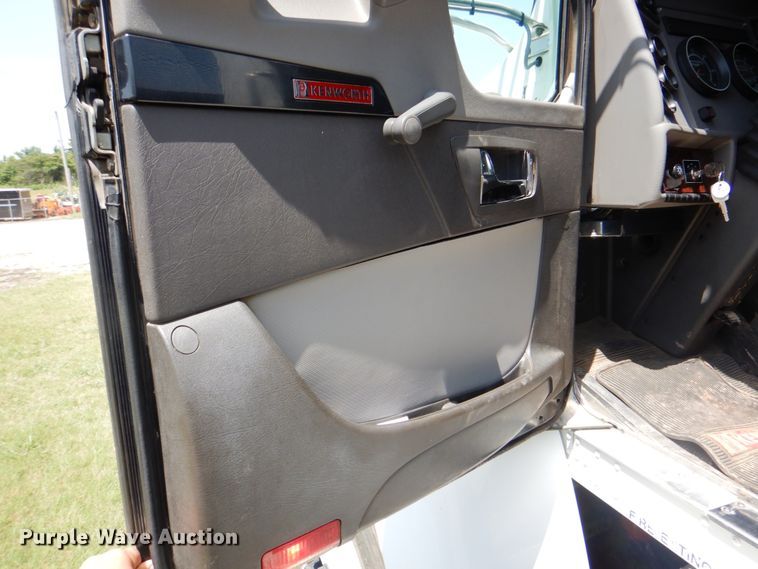 image for item DM3926 2010 Kenworth T300  flatbed truck