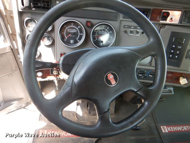 image for item DM3926 2010 Kenworth T300  flatbed truck