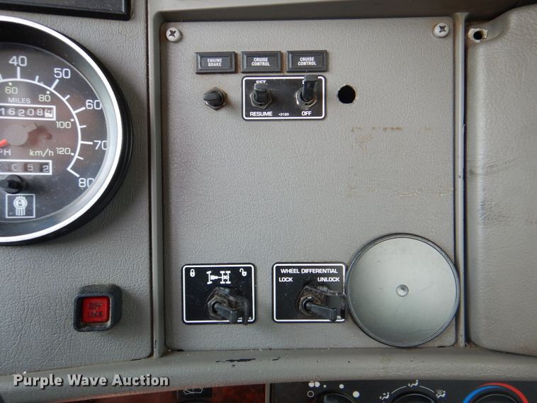 image for item DM3926 2010 Kenworth T300  flatbed truck