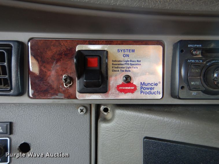 image for item DM3926 2010 Kenworth T300  flatbed truck