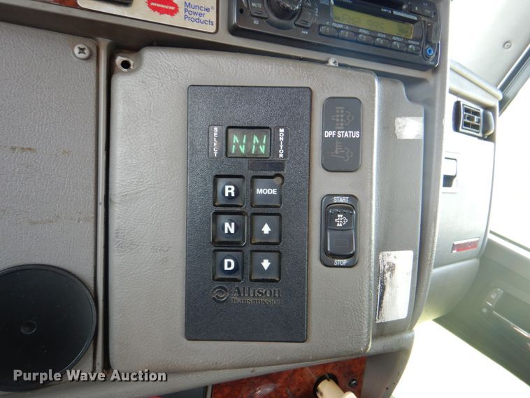 image for item DM3926 2010 Kenworth T300  flatbed truck