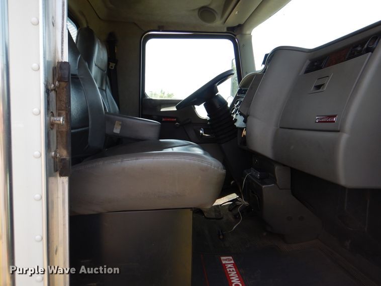 image for item DM3926 2010 Kenworth T300  flatbed truck