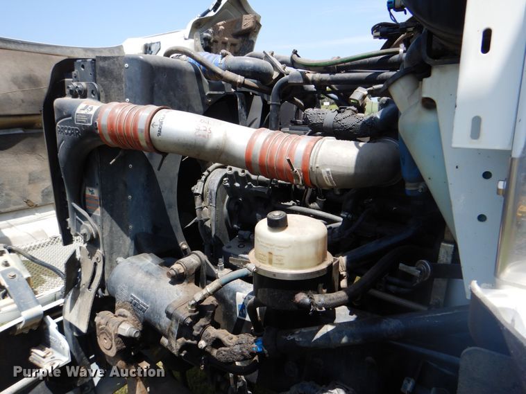 image for item DM3926 2010 Kenworth T300  flatbed truck