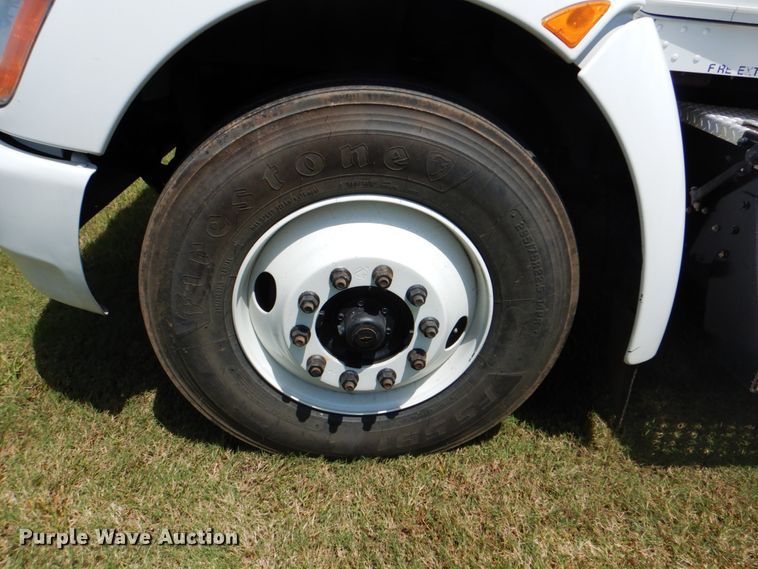 image for item DM3926 2010 Kenworth T300  flatbed truck