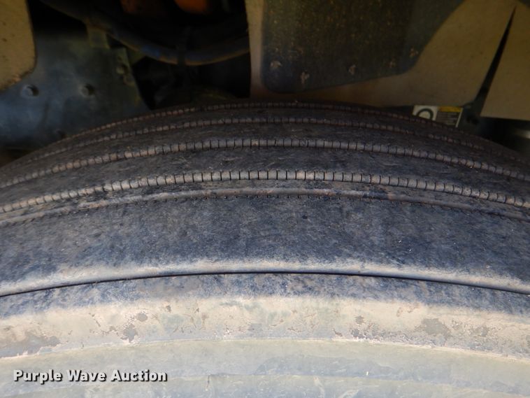 image for item DM3926 2010 Kenworth T300  flatbed truck