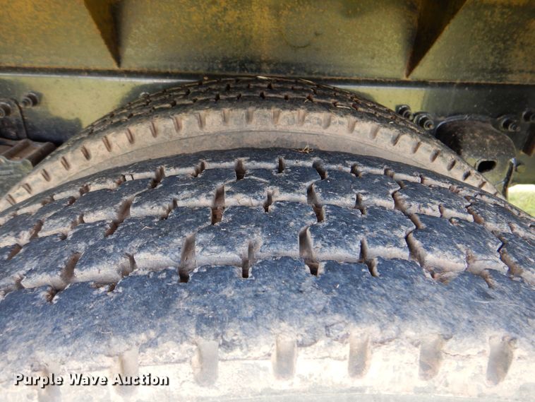 image for item DM3926 2010 Kenworth T300  flatbed truck