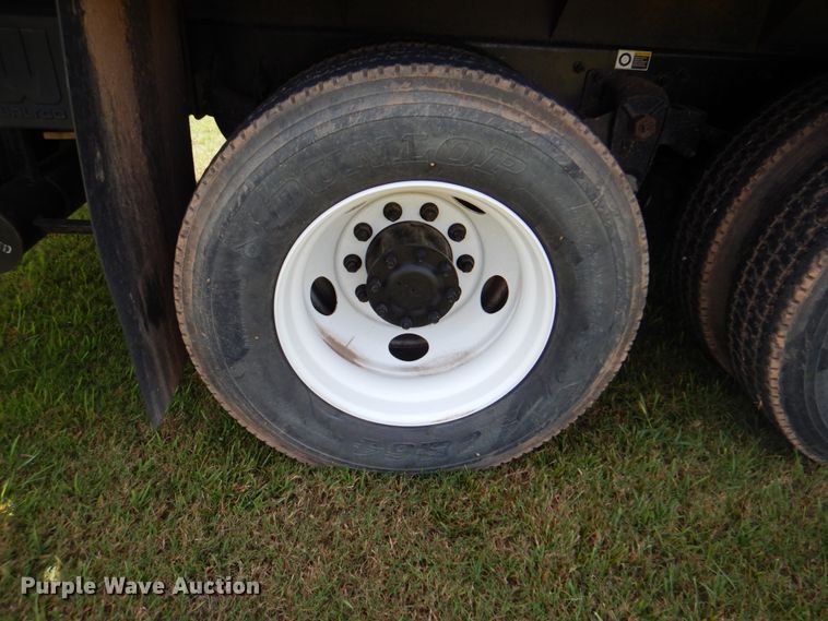 image for item DM3926 2010 Kenworth T300  flatbed truck