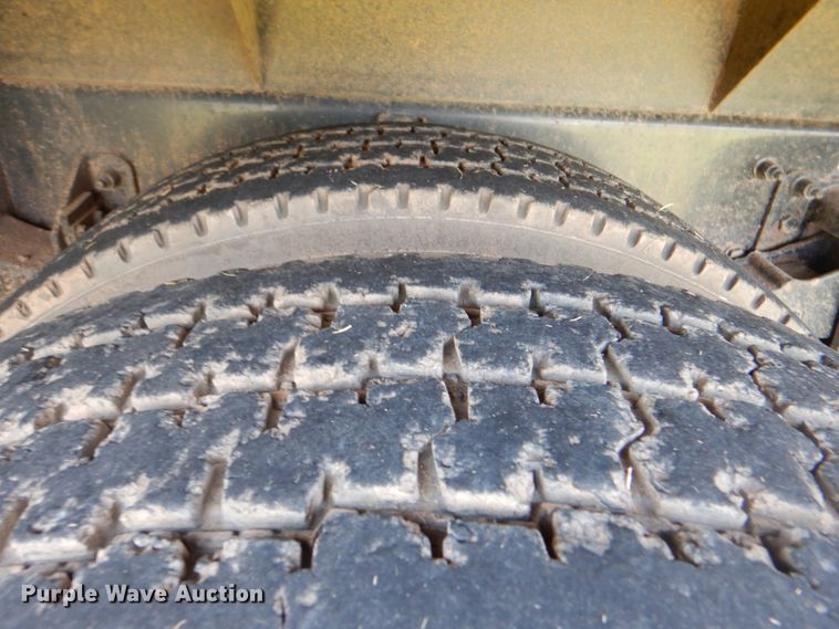 image for item DM3926 2010 Kenworth T300  flatbed truck