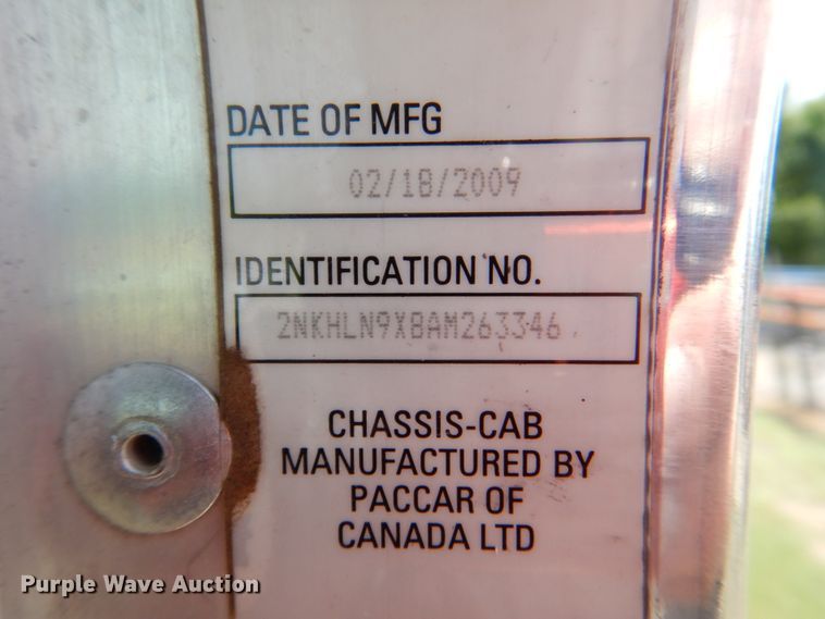 image for item DM3926 2010 Kenworth T300  flatbed truck