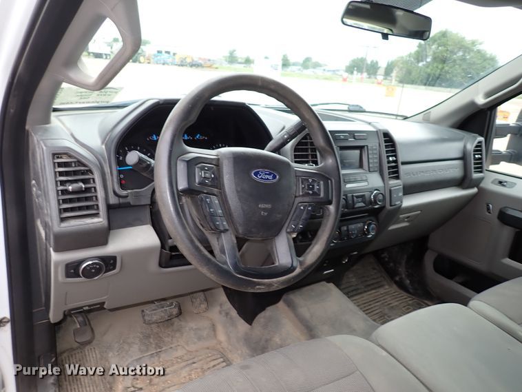 image for item DN1778 2017 Ford F250 Super Duty XL  Crew Cab pickup truck