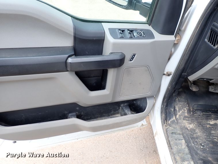 image for item DN1802 2017 Ford F250  Super Duty XL  Crew Cab pickup truck