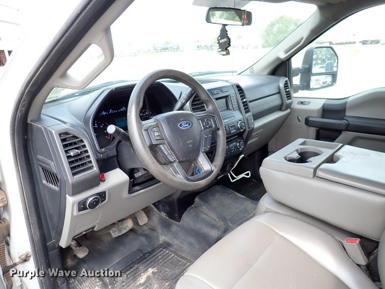 image for item DN1802 2017 Ford F250  Super Duty XL  Crew Cab pickup truck