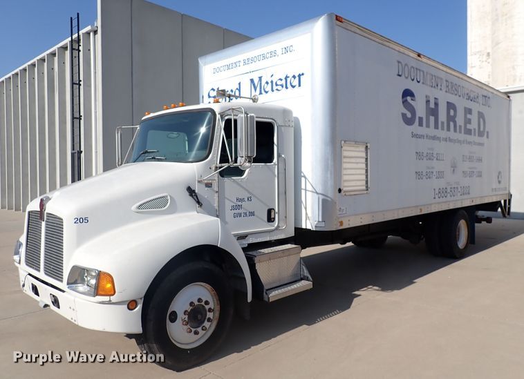 image for item DN1860 2004 Kenworth T300  box truck