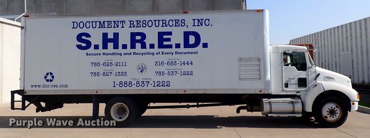 image for item DN1860 2004 Kenworth T300  box truck