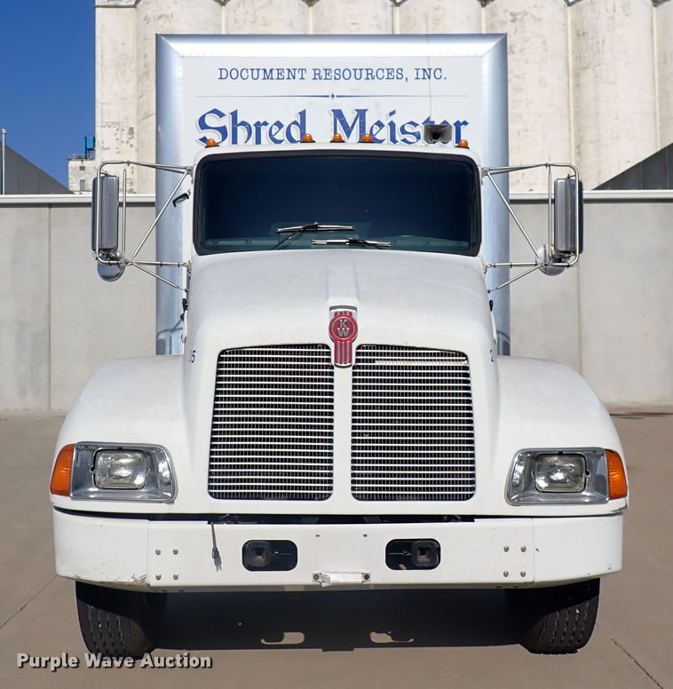 image for item DN1860 2004 Kenworth T300  box truck