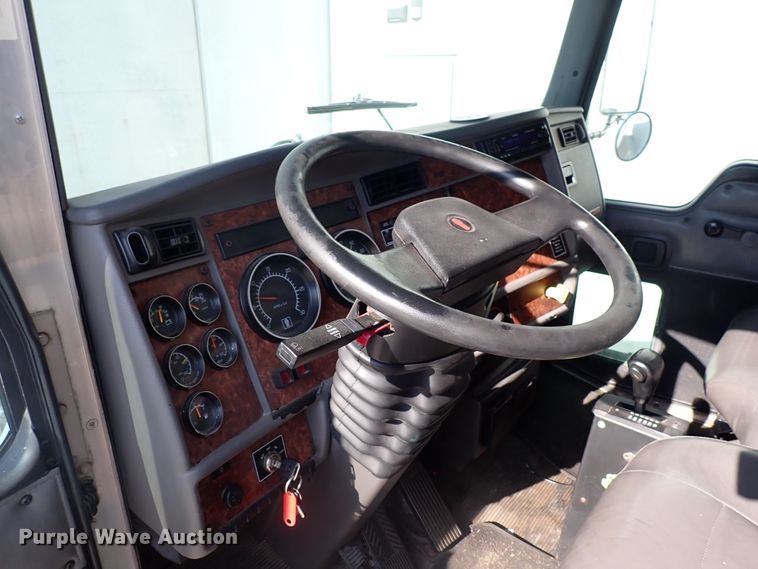 image for item DN1860 2004 Kenworth T300  box truck