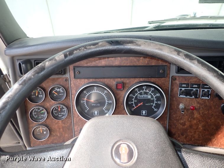 image for item DN1860 2004 Kenworth T300  box truck