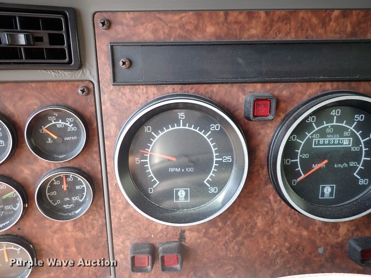 image for item DN1860 2004 Kenworth T300  box truck