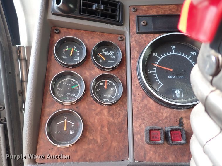 image for item DN1860 2004 Kenworth T300  box truck