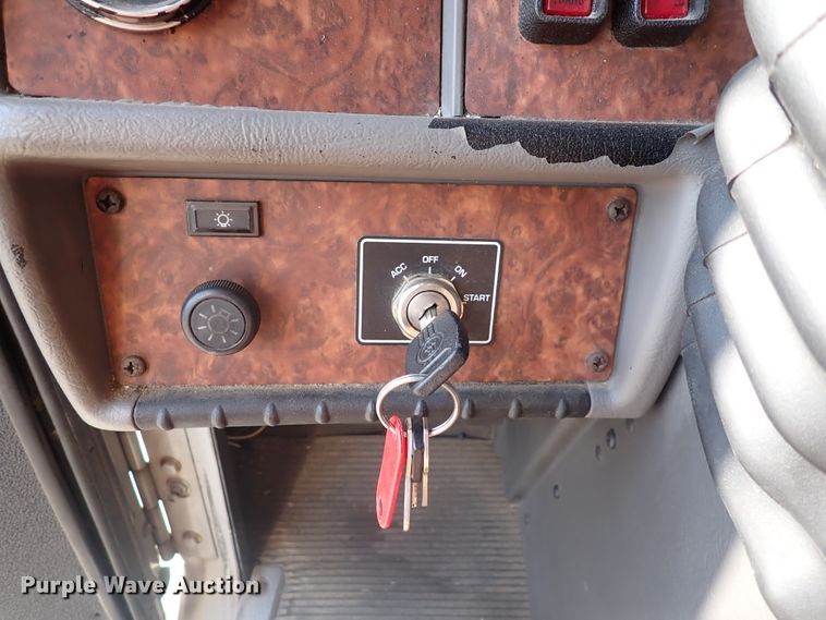 image for item DN1860 2004 Kenworth T300  box truck