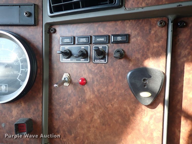 image for item DN1860 2004 Kenworth T300  box truck