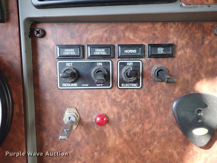 image for item DN1860 2004 Kenworth T300  box truck